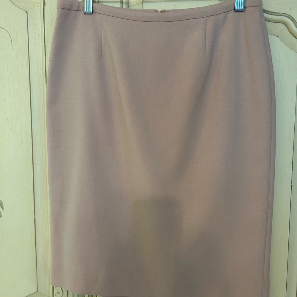 NWT Tommy Hilfiger skirt, size 6, soft pink, back hidden zipper & slit